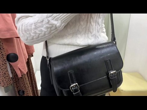 ❤️ Masturbasyon piblik nan jenn femèl FeralBerry ak yon gode nan sal la Fitting Sèks bon jan kalite nan pònografi ht.javdoe.top ❤